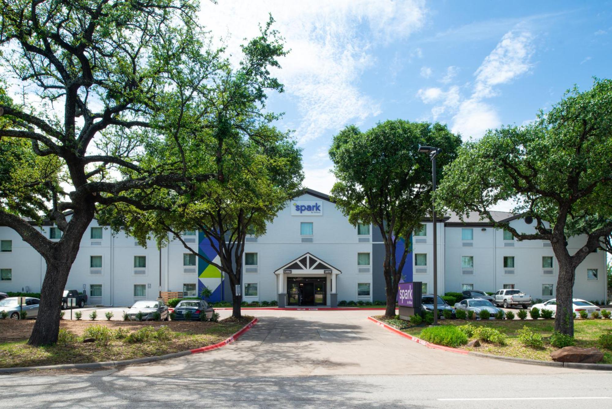 Spark By Hilton Dallas Market Center Exterior photo