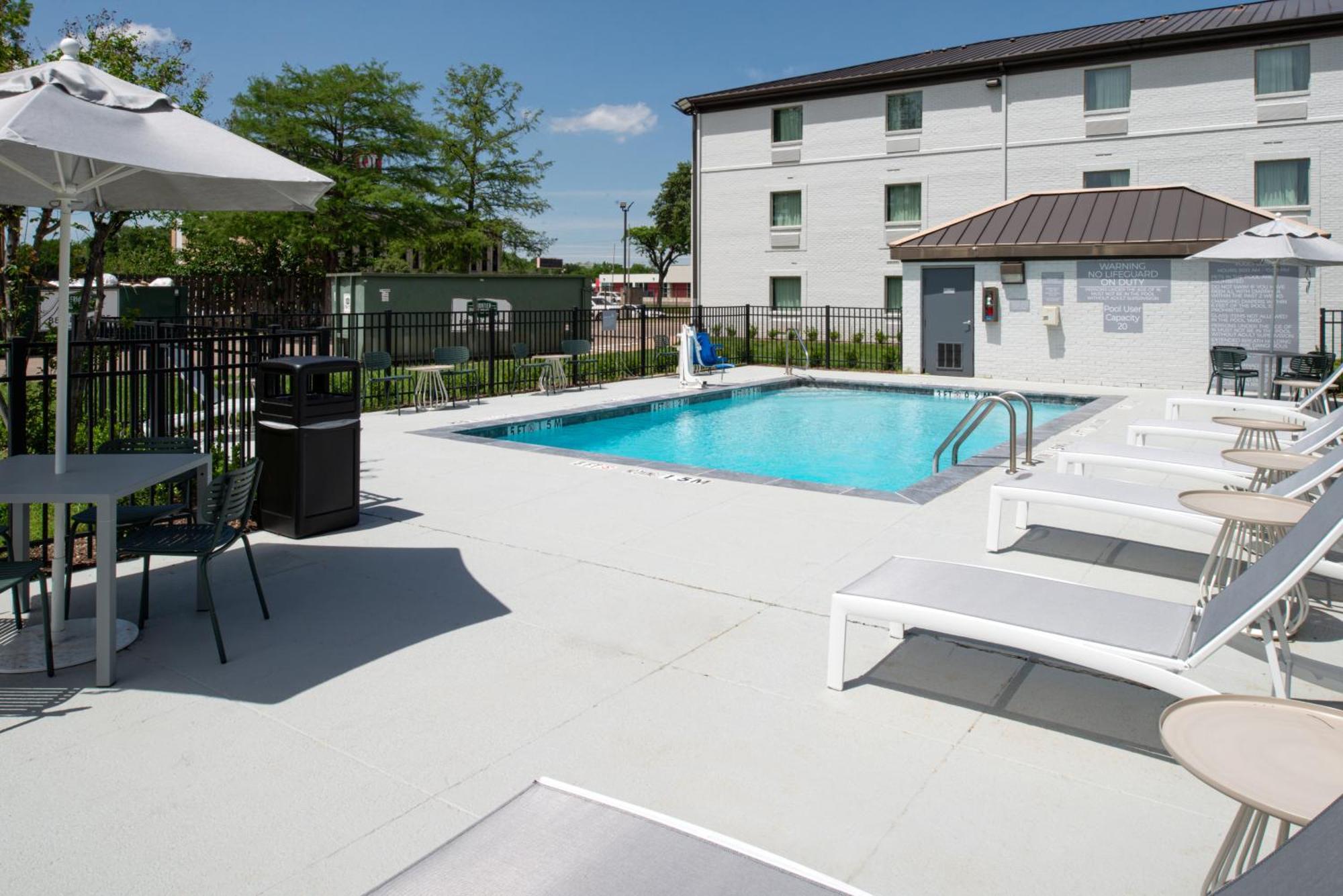 Spark By Hilton Dallas Market Center Exterior photo
