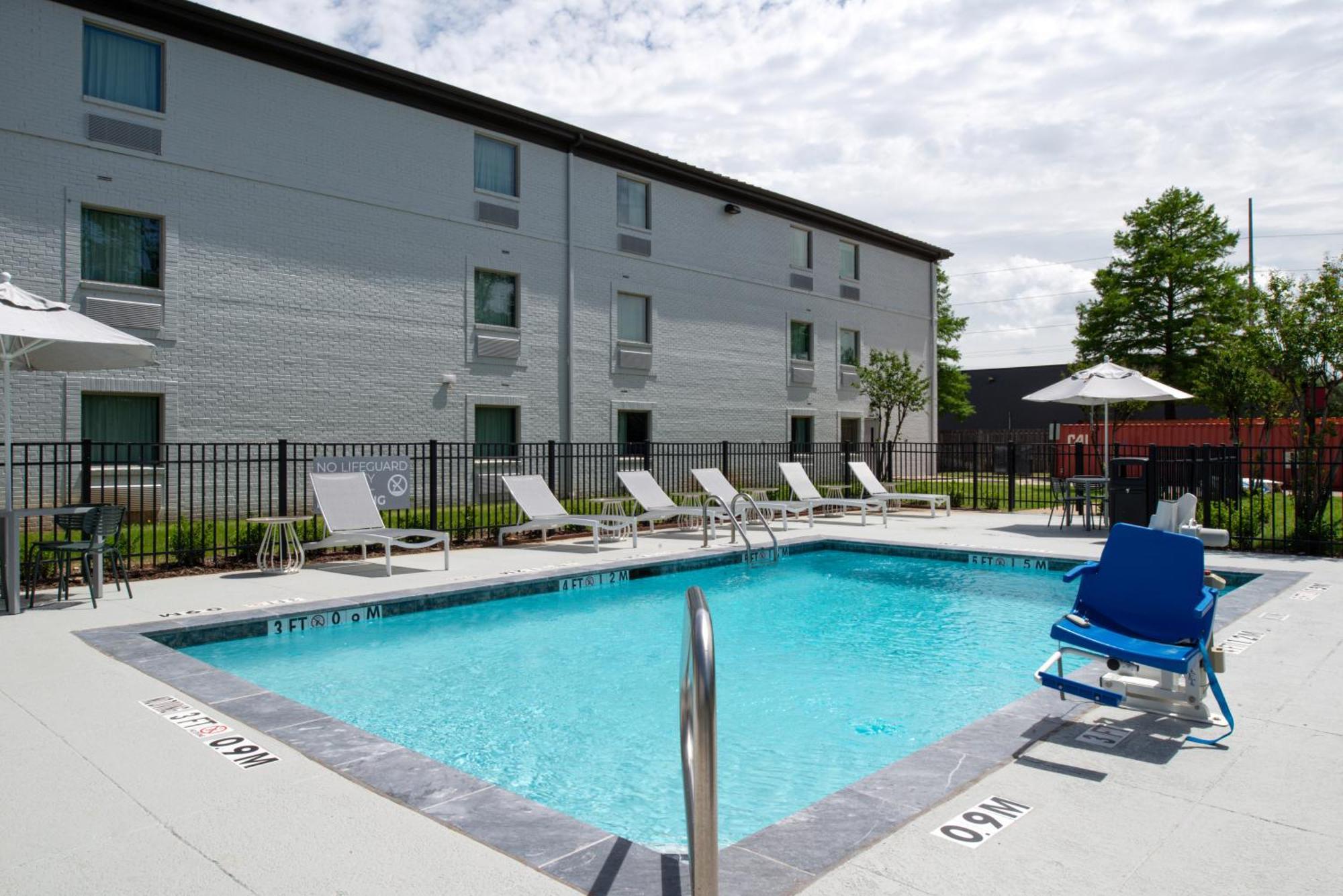 Spark By Hilton Dallas Market Center Exterior photo